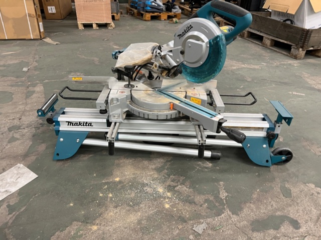 1088468-1 Miter saw Makita LS0815FL + table