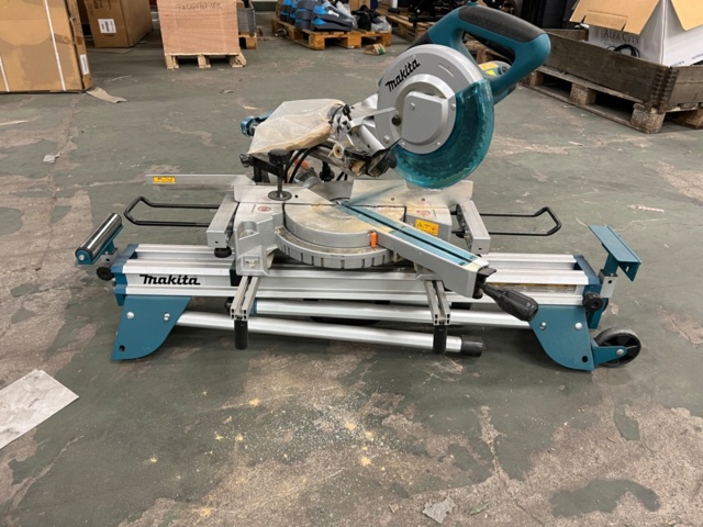 1088468-2 Miter saw Makita LS0815FL + table