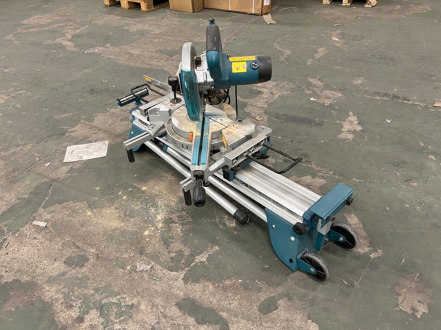 1088468-3 Miter saw Makita LS0815FL + table