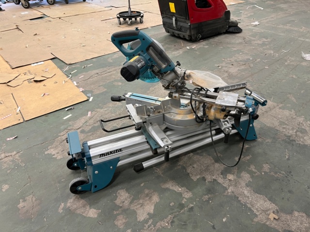 1088468-4 Miter saw Makita LS0815FL + table