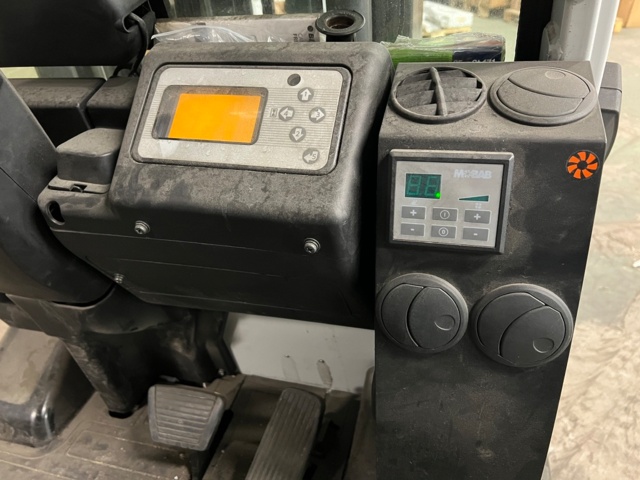 1088479-11 Motviktstruck UniCarriers TX4-20 - 2016