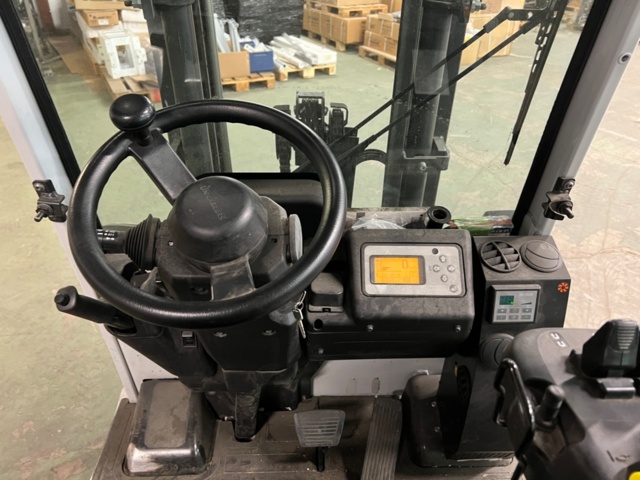 1088479-18 Motviktstruck UniCarriers TX4-20 - 2016