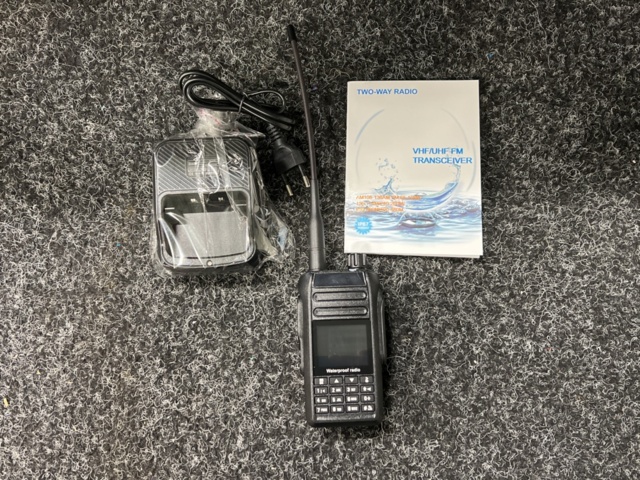 1252068-2 2 st Walkie Talkie UNIWA-8900
