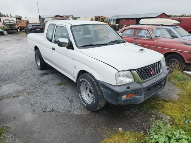 1236904-2 Mitsubishi L200 Club Cab 2.5 TD -2002 Repair item
