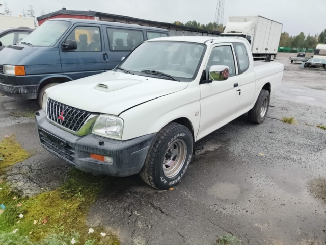 1236904-1 Mitsubishi L200 Club Cab 2.5 TD -2002 Repair item