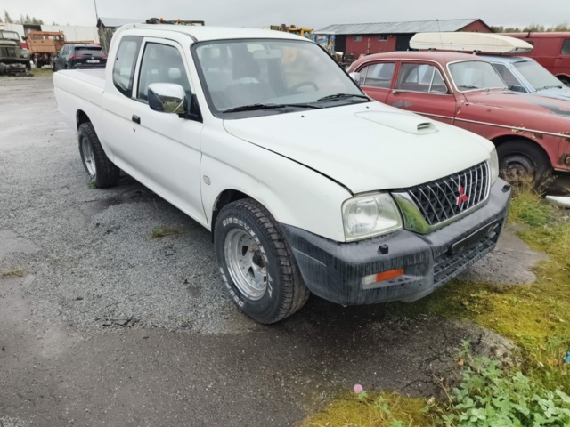 1236904-7 Mitsubishi L200 Club Cab 2.5 TD -2002 Repair item