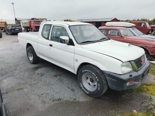 1236904-8 Mitsubishi L200 Club Cab 2.5 TD -2002 Repair item