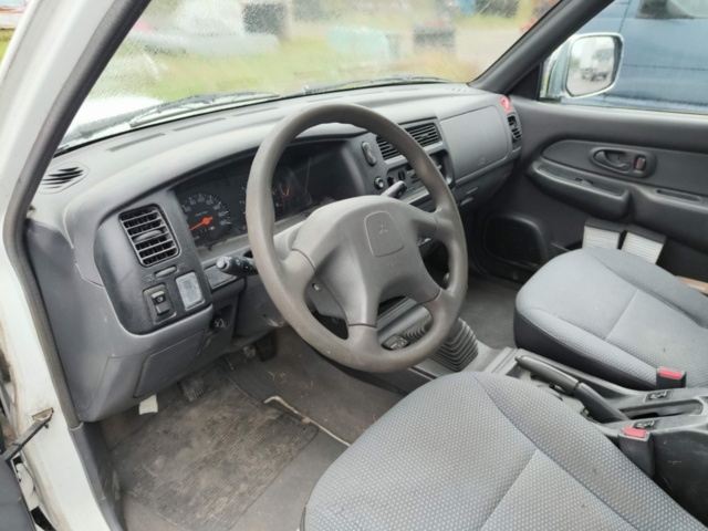 1236904-63 Mitsubishi L200 Club Cab 2.5 TD -2002 Repair item