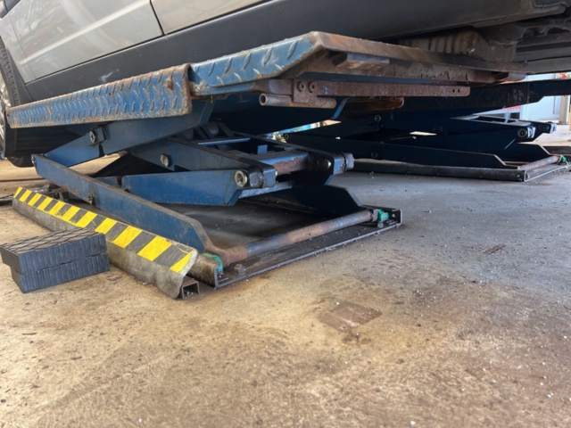 1180976-8 Scissor lift - Nussbaum Jumbo Lift II NT