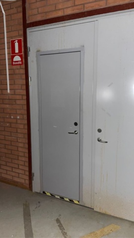 1253358-3 Steel door with a smaller and a larger door