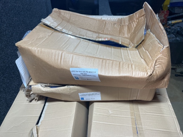 1180983-5 Lot with burial bags about 300