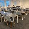 1243100-1 Lektionssal - Cirka 12st bord och 22st stolar med mera