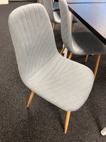 1243100-2 Lektionssal - Cirka 12st bord och 22st stolar med mera