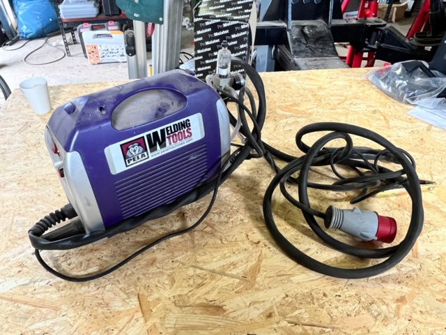 1253766-1 Plasma cutter - Parweld XTI 30