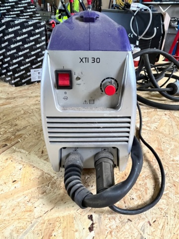 1253766-3 Plasma cutter - Parweld XTI 30