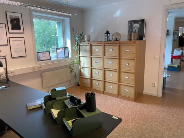 1122158-2 Office furniture & document cabinets