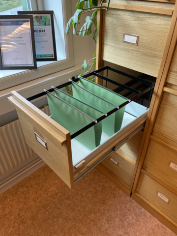 1122158-4 Office furniture & document cabinets