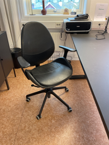 1122158-7 Office furniture & document cabinets
