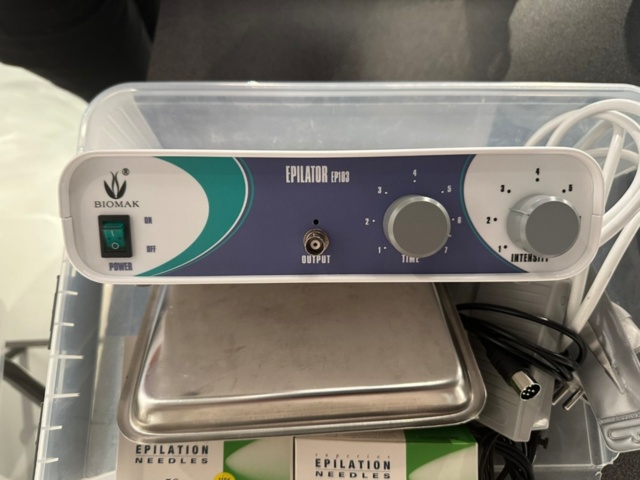 956538-2 Epilator Biomak EP103 with tray, needles and tweezers