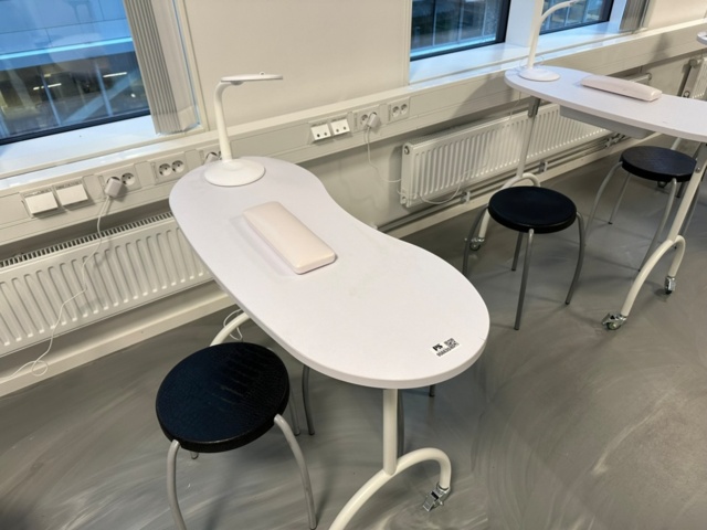 956635-2 Manicure table, magnifying lamp, 2 stools vintage Ikea 1970s