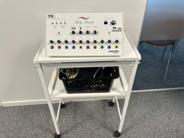 956690-2 Body faradic instrument Carlton CC 2310 Body Foradic, Rolling table Carlton Trolley