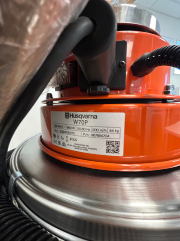 1250410-10 Wet vacuum cleaner Husqvarna W70p