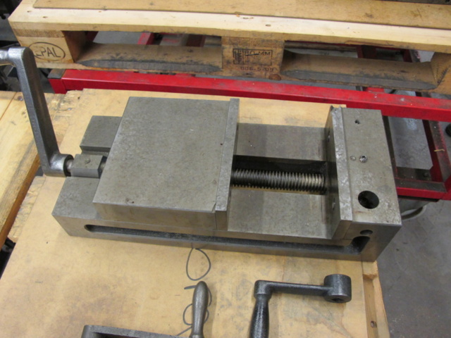 1221930-1 Maskinskruvstycken, 2 st