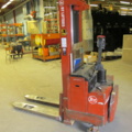 1221966-1 Standing stacker BT