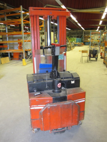 1221966-2 Standing stacker BT