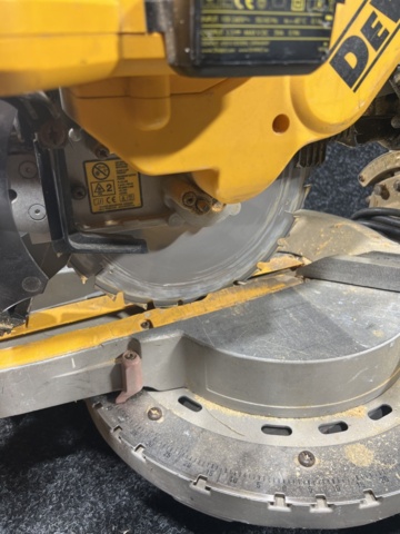 1180992-6 Miter saw - DeWalt DW717XPS