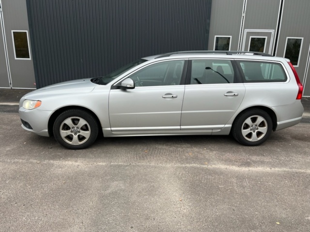 1246407-8 Volvo V70 2.4D Geartronic, 175hp, 2010