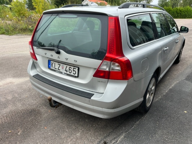 1246407-4 Volvo V70 2.4D Geartronic, 175hp, 2010