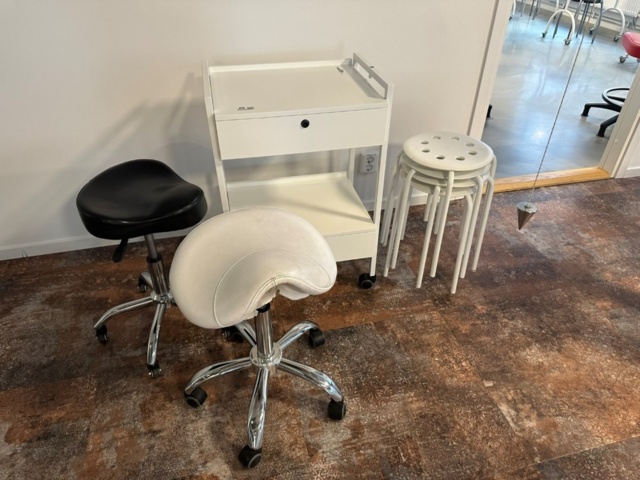 956563-1 Rolling table, 2 saddle stools, 4 stools Ikea Marius