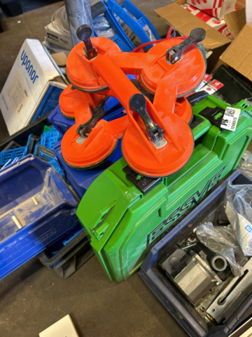 1248973-4 Samling med blandade objekt - Byggtillbehör, slang med mera