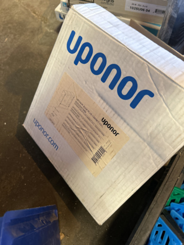 1248973-7 Samling med blandade objekt - Byggtillbehör, slang med mera