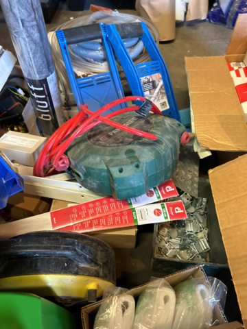 1248973-8 Samling med blandade objekt - Byggtillbehör, slang med mera