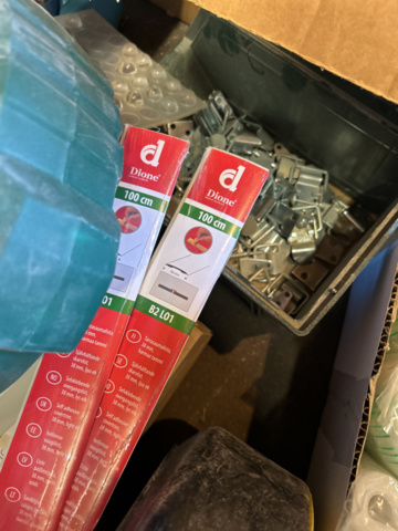 1248973-9 Samling med blandade objekt - Byggtillbehör, slang med mera