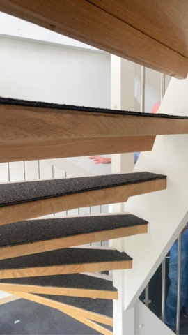 1253417-13 Angled staircase