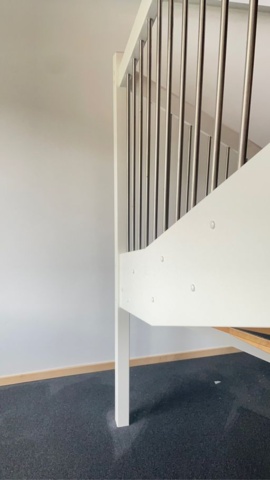 1253417-9 Angled staircase