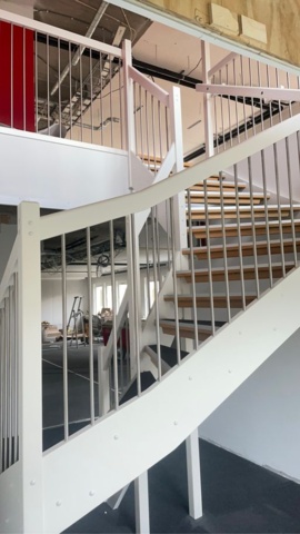 1253417-4 Angled staircase