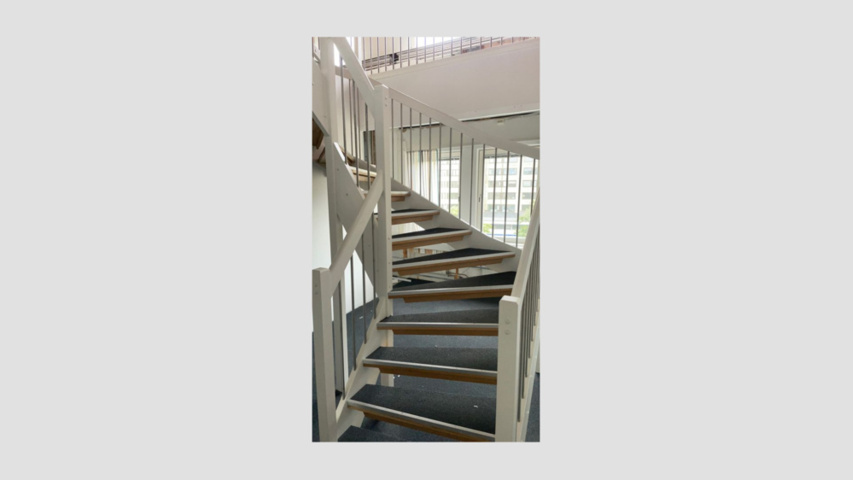 1253417-1 Angled staircase