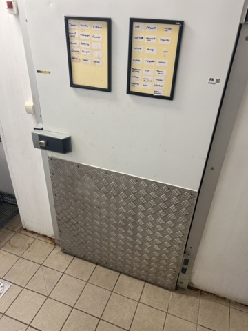 1244600-3 Refrigerator and freezer for disassembly