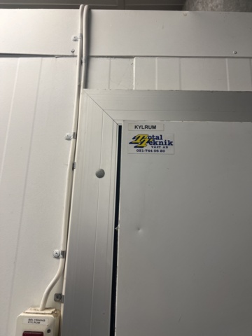 1244600-4 Refrigerator and freezer for disassembly