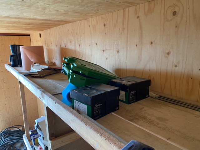 1225088-3 20 foot container with puck lock 1 key