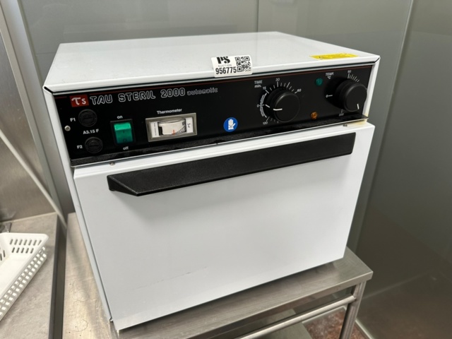 956775-3 Sterilizer TS Tau Steril 2000 and rolling table stainless