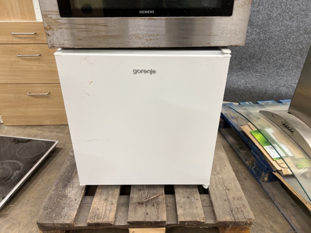 1258571-12 Disassembled kitchen with appliances