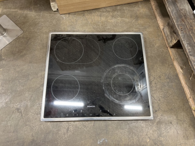 1258571-26 Disassembled kitchen with appliances