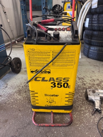 1200685-1 Starting aid and battery charger - Deca Class Booster 350E