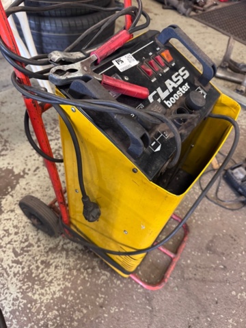 1200685-4 Starting aid and battery charger - Deca Class Booster 350E