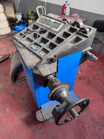 1200690-2 Wheel balancing machine Hofmann Geodyna 4300 -2005